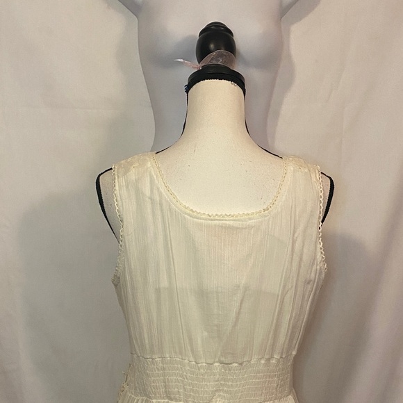 Elegant Cream Sleeveless Dress - Picture 7 of 15